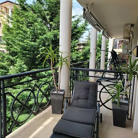 2 Bedrooms דירה *